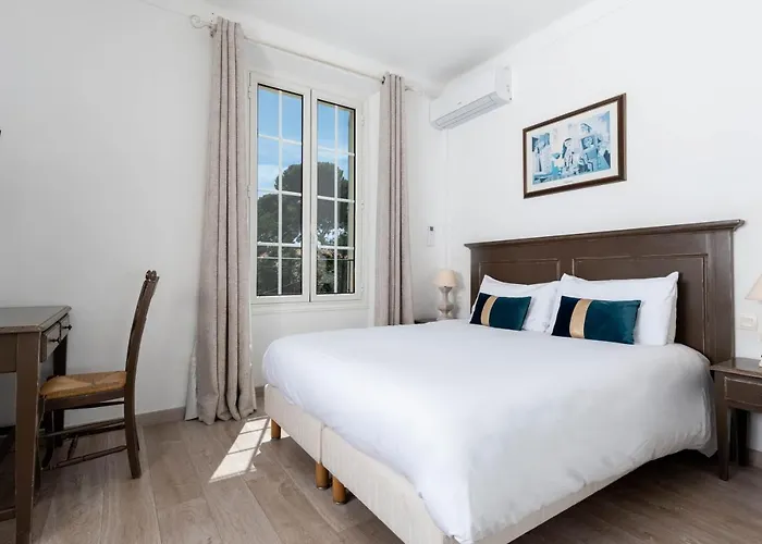 オテル ボー シット キャップ ダンティーブ アンティーブ