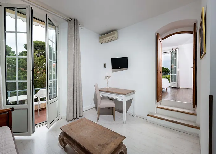 オテル ボー シット キャップ ダンティーブ アンティーブ